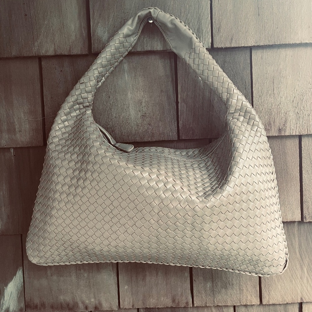 Elegant Cream Woven Shoulder Bag